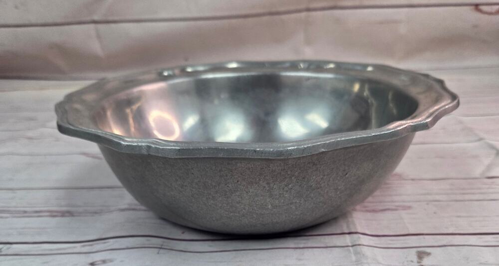 Vintage Wilton Armetale Queen Anne Round Serving Bowl 10-Inch Round Serving Bowl